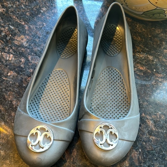 CROCS Black Ballet Flat with Medalian Size 8 CR5482 - Picture 2 of 10